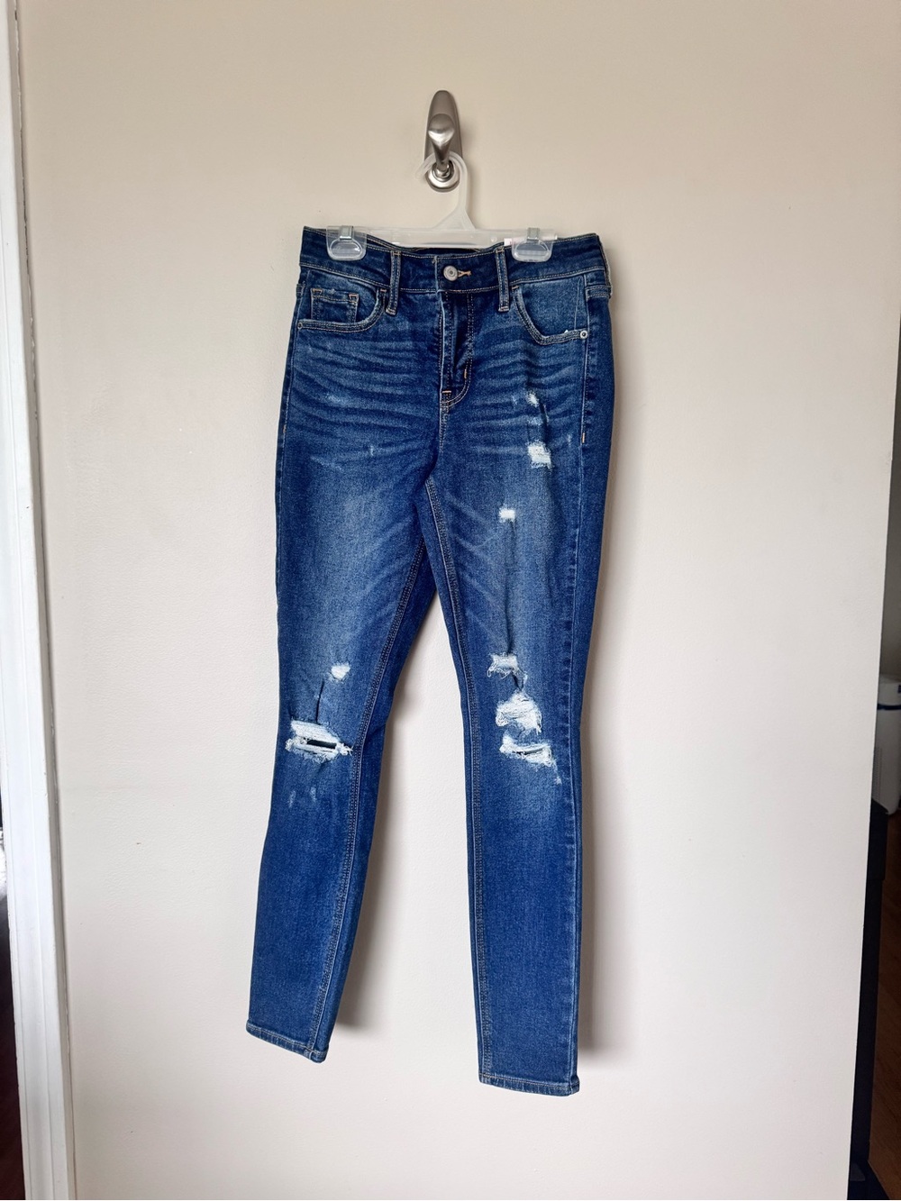 Old Navy Distressed Ankle Skinny Jeans in Blue